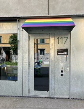 Fotos: Eingang Zollstrasse 117 mit Anleitung Klingelsystem