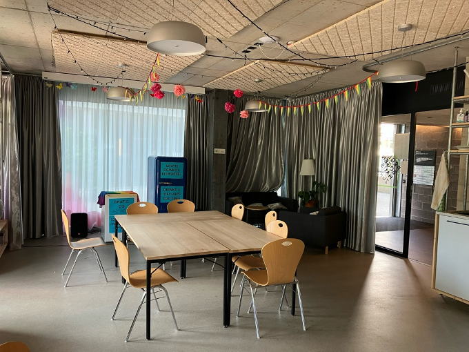 Foto: House of Color, mit halbtransparenten und blickdichten Vorhängen